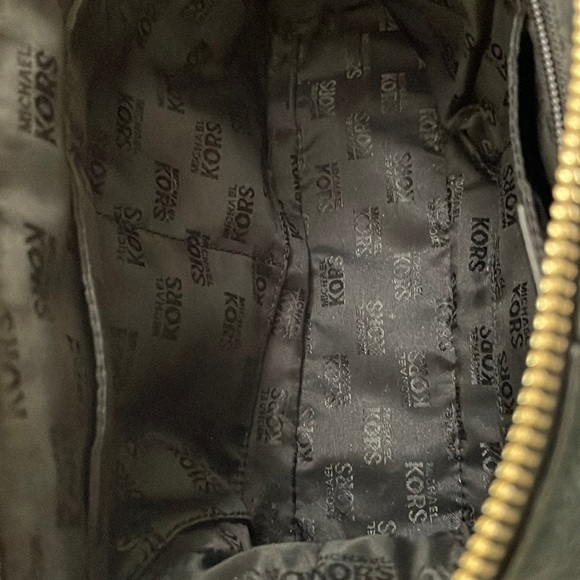 MICHAEL KORS Black Leather Purse. EUC. Discounted shipping! - Picture 16 of 16